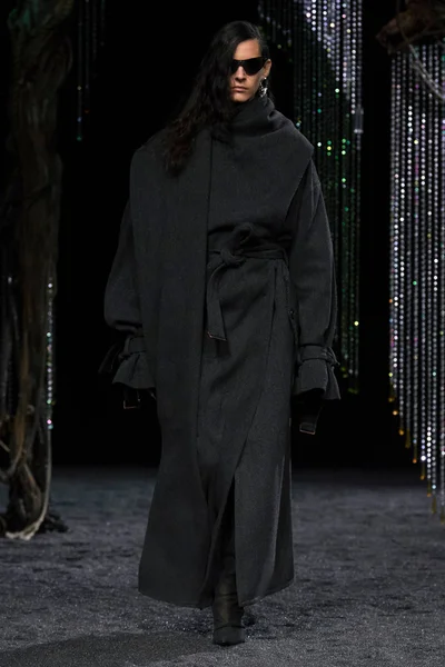 Look 10